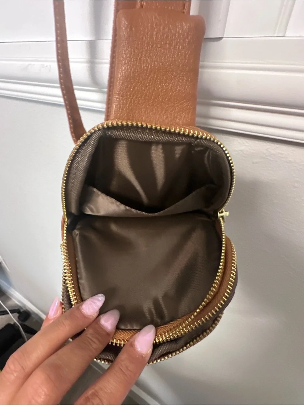 INCAT Un Jour de Karo Brown Faux Sling Bag Crossbody